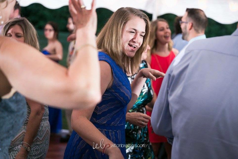 Beautiful girl cuttin’ a rug❣️🥰🤗😘💜