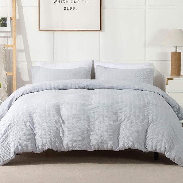 AveLom Light Gray Duvet Cover Cal King(104 x 98 inches), 3 Pieces (1 Duvet Cover, 2 Pillowcases), Seersucker Striped Soft Washed Microfiber, Textured Duvet Cover Set with Zipper Closure, Corner Ties