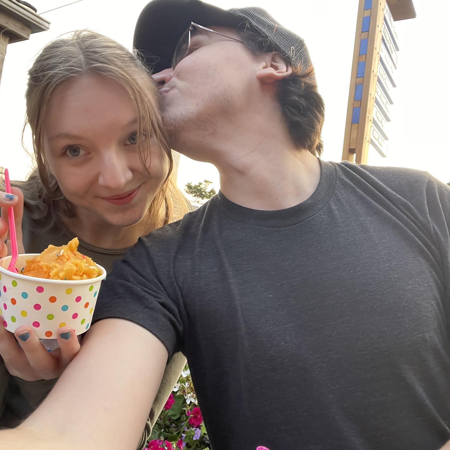 Beach trip for Zoie's 24th birthday! We stayed at Whistling Winds Motel in Lincoln City (would highly recommend).