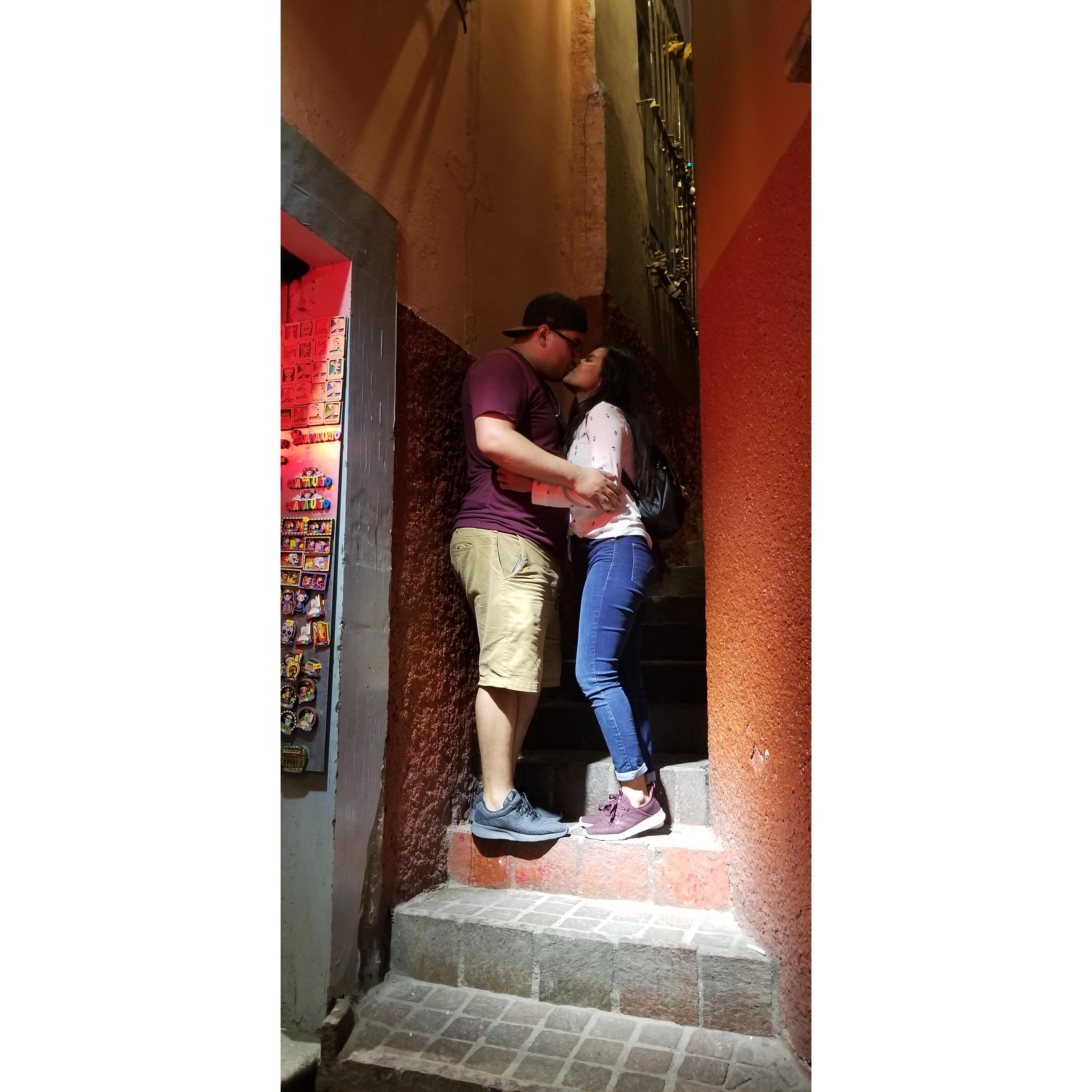 En el Callejon del Beso, Guanajuato