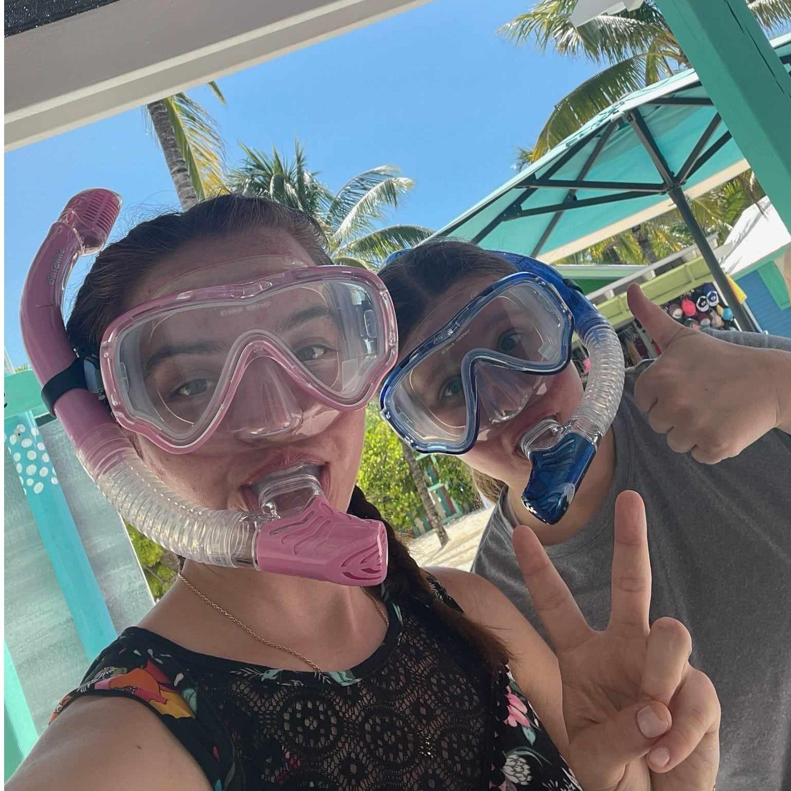 Mandi's first time snorkeling!
Kim's second time getting stung by jellyfish while snorkeling :(