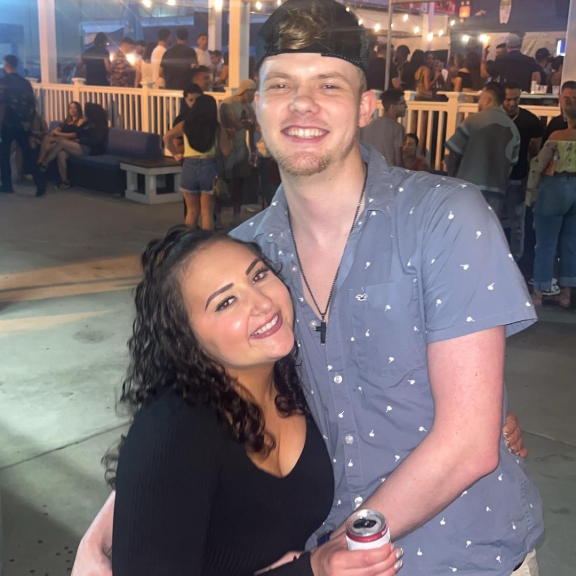 This was the night Tayler showed our inner circle of cousins the ring 💍