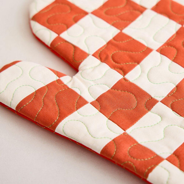 Terra Checkered Oven Mitt
