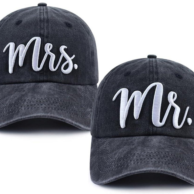 Gomcdlwn 2PCS Matching Mr and Mrs Hats for Men Women, Funny Adjustable 3D Embroidered Newlywed Wedding Gifts Baseball Cap
