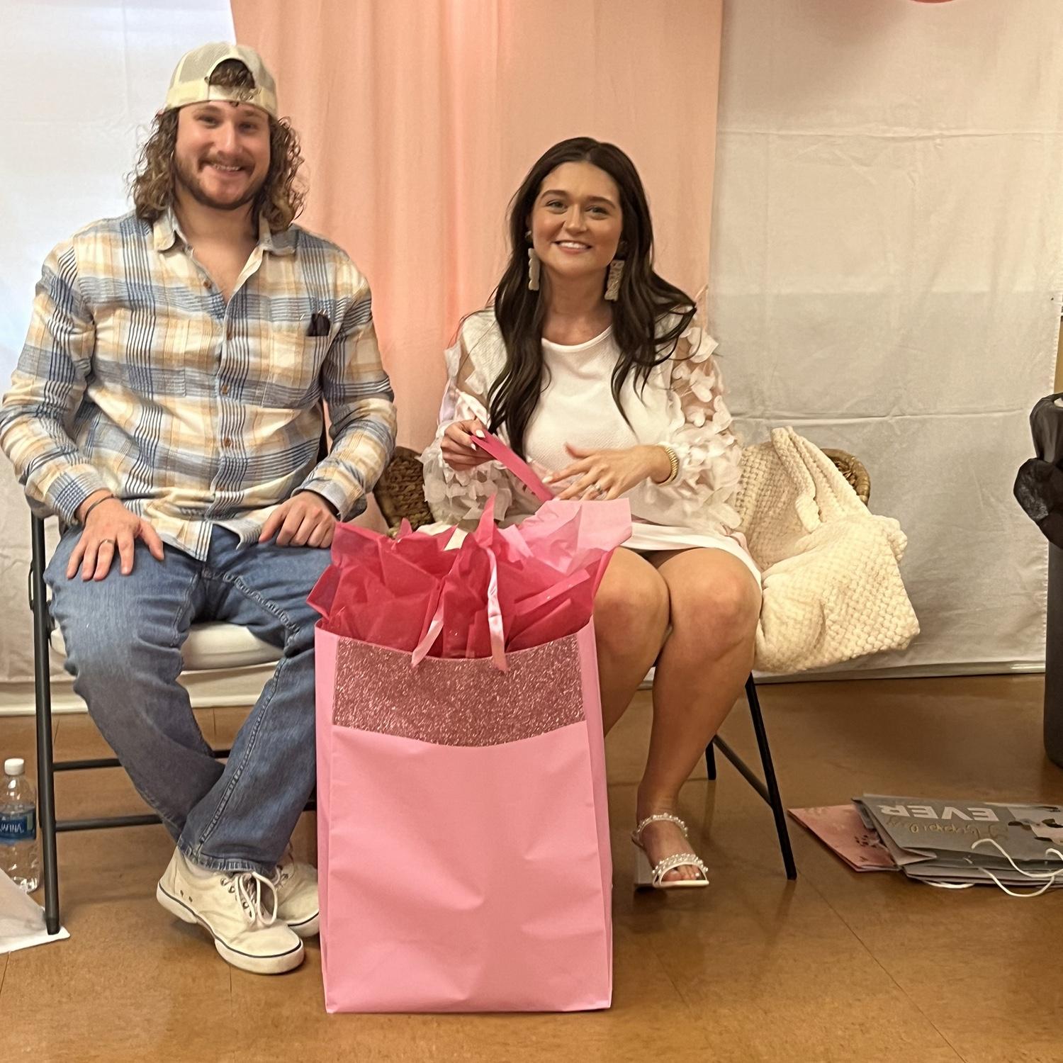 Only picture we got from our wedding shower 💗