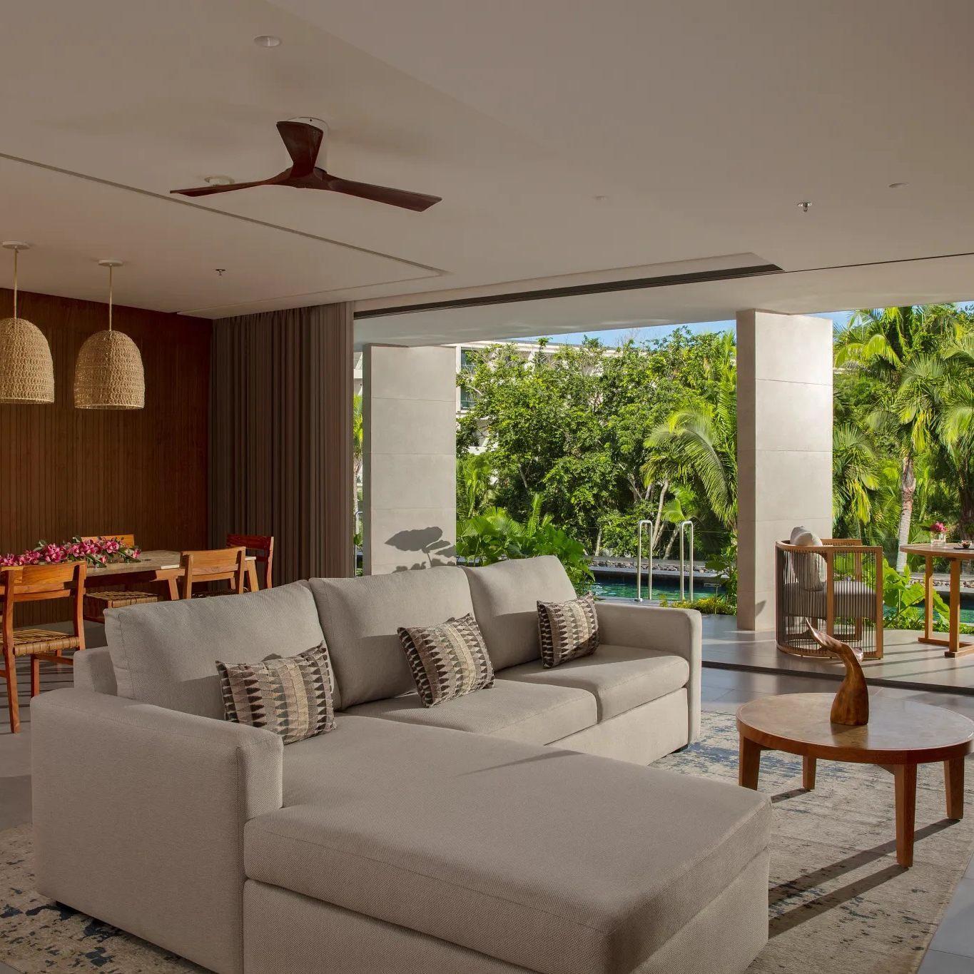 Preferred Club Dreams Suite Tropical View - Living Area