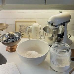 Stand Mixer - Almond Cream