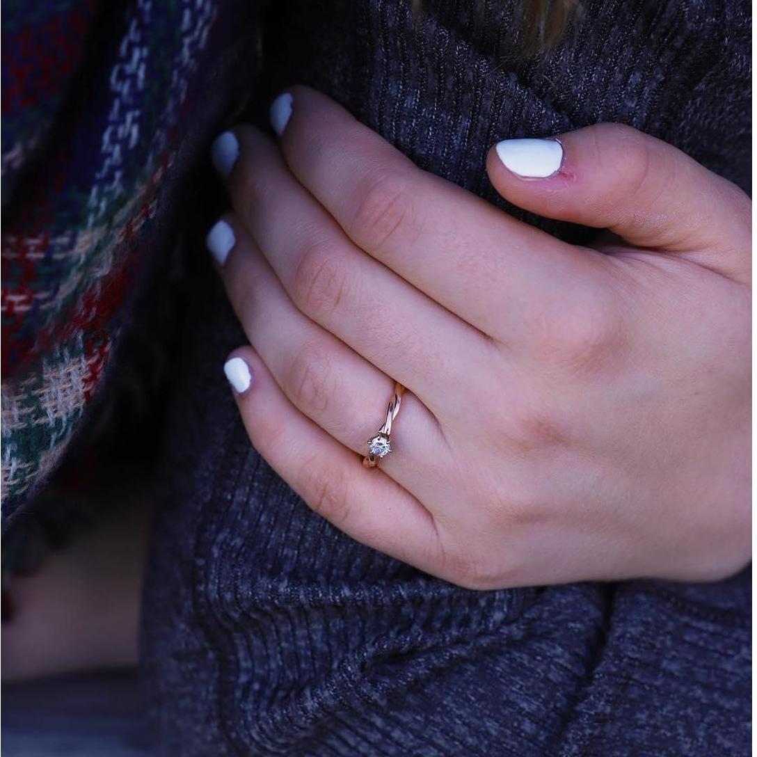 Close up of my GORGEOUS ring! Cody did good 😊