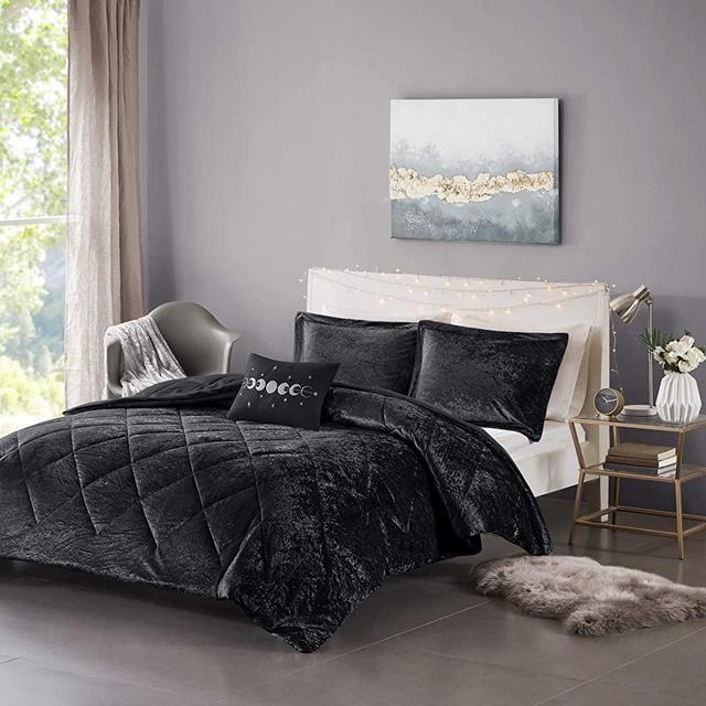 Intelligent Design Felicia Luxe Comforter Velvet Lush Double Sided Diamond Quilting, Modern All Season Bedding Set with Matching Sham, Decorative Pillow, King/Cal King(104"x90"), Black 4 Piece