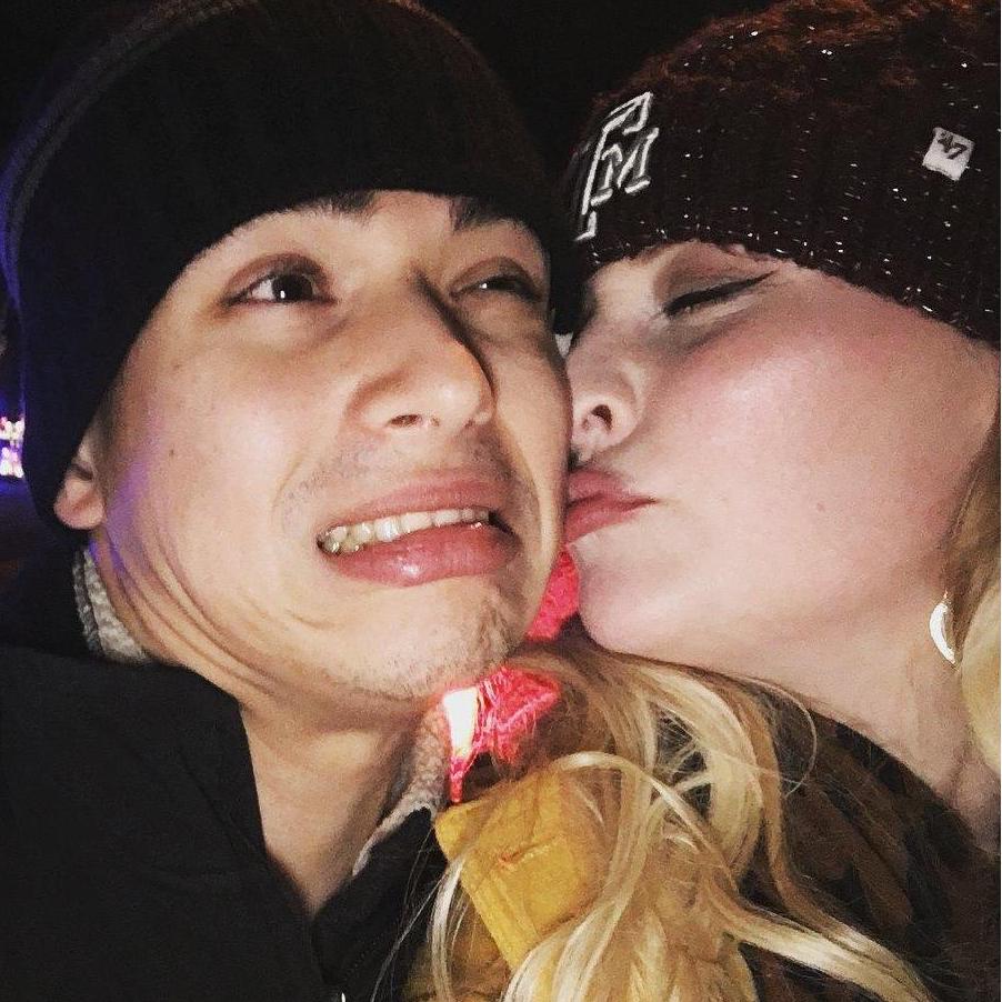 Christmas light hayride kisses!