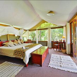 Uganda - QENP Hotel (pay with credit card)