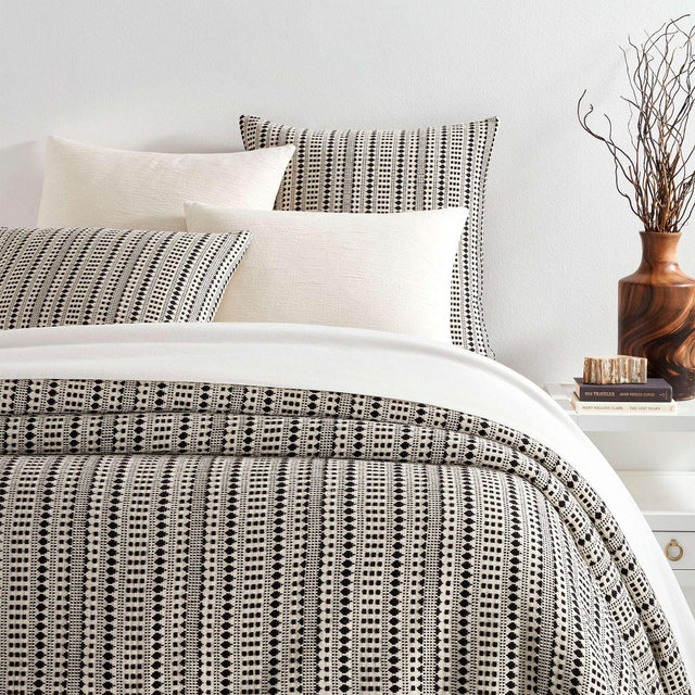 Annie Selke Fira Coverlet, Full Queen