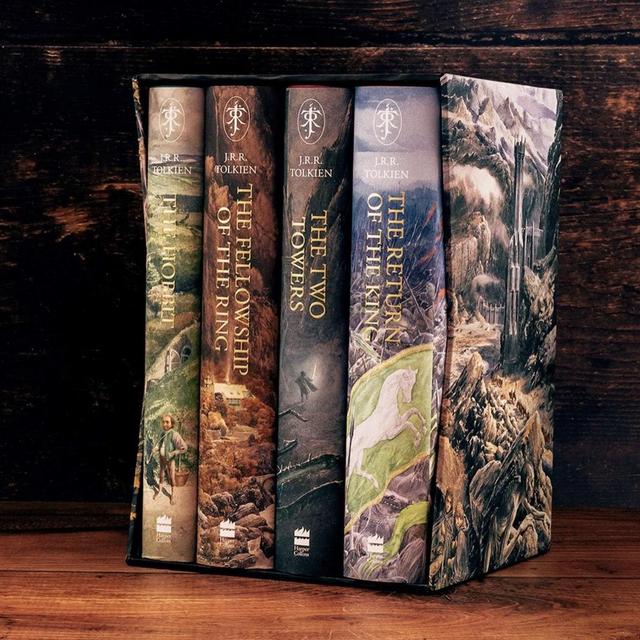 The Hobbit & The Lord of the Rings Boxed Set: Illustrated edition