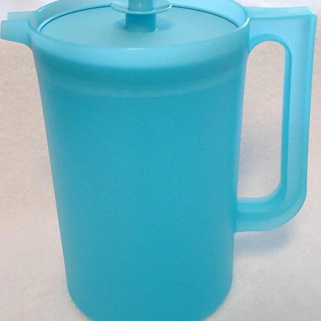 Tupperware 2 Quart Pitcher in Spa Blue with Push Button Seal New