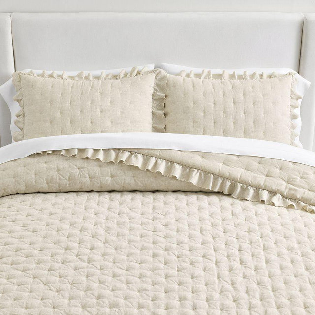 Belgian Flax Linen Ruffle Tufted Quilt, Flax, Full/Queen