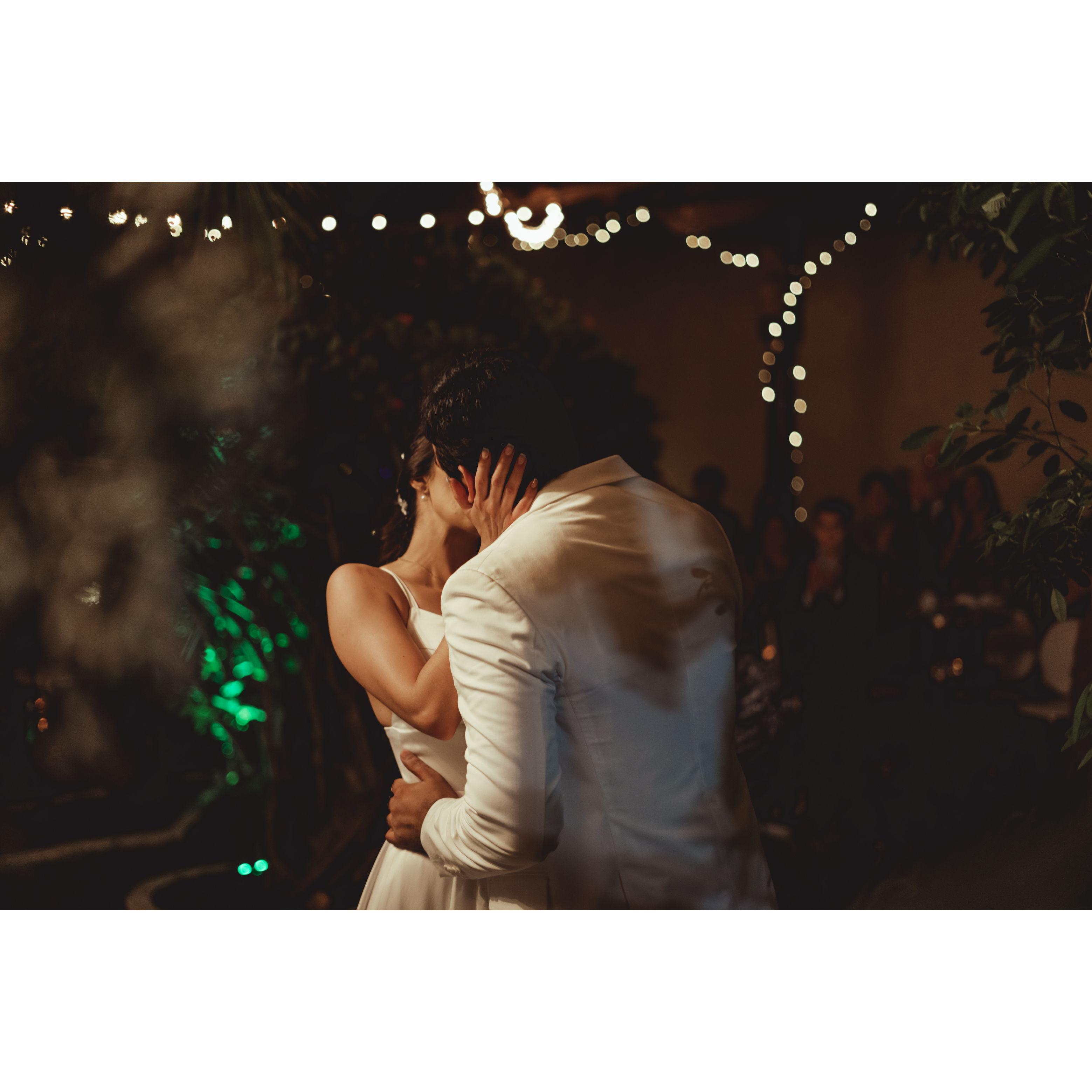 El primer beso de nuestra unión