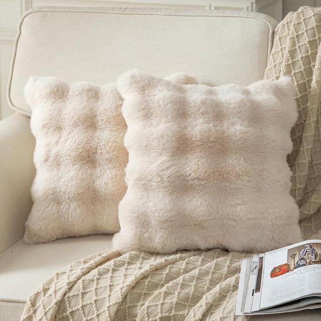 Yaertun Pack of 2 Beige Thick Soft Wool Decorative Throw Pillow Covers 20x20 Inch Faux Fur Plush Fluffy Cushion Covers for Sofa Couch Bedroom