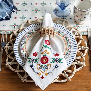 Heidi Embroidered Napkin, Set of 4