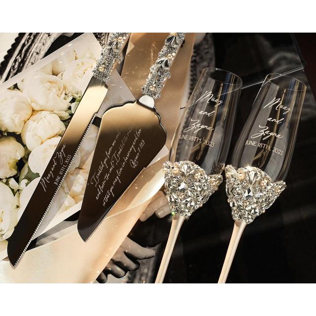 Personalized wedding gift for couple champagne flutes and cake cutting set Wedding toasting glasses and cake knife set 25th Anniversary gift