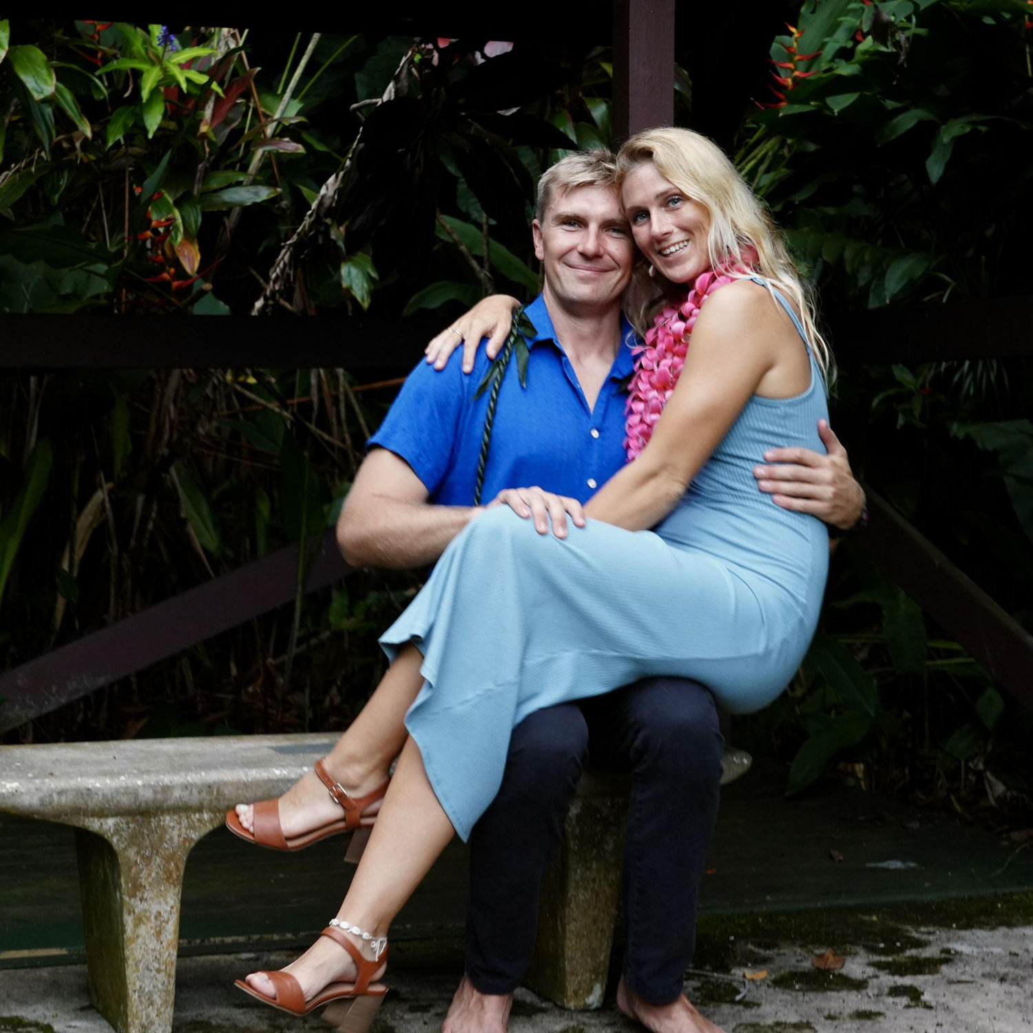 A fun engagement celebration dinner at Haleiwa's Joes.