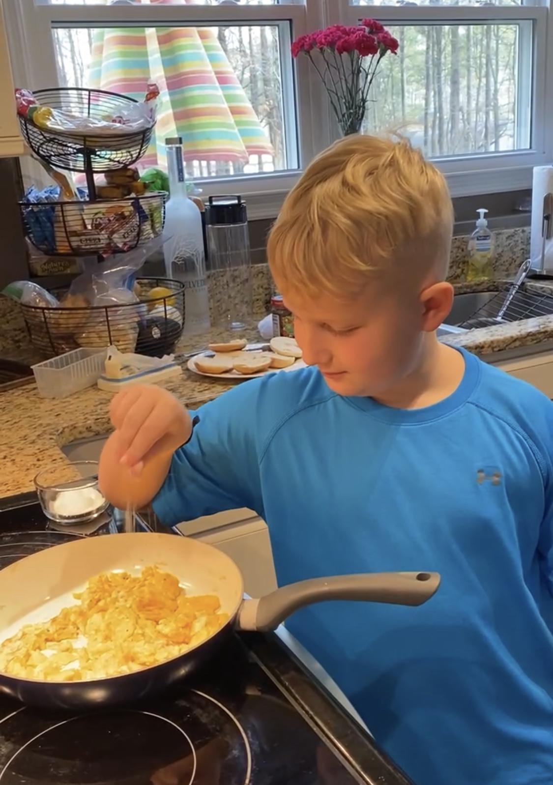 Teaching Arol the Salt Bae.