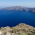 Hike the trail from Fira to Oia