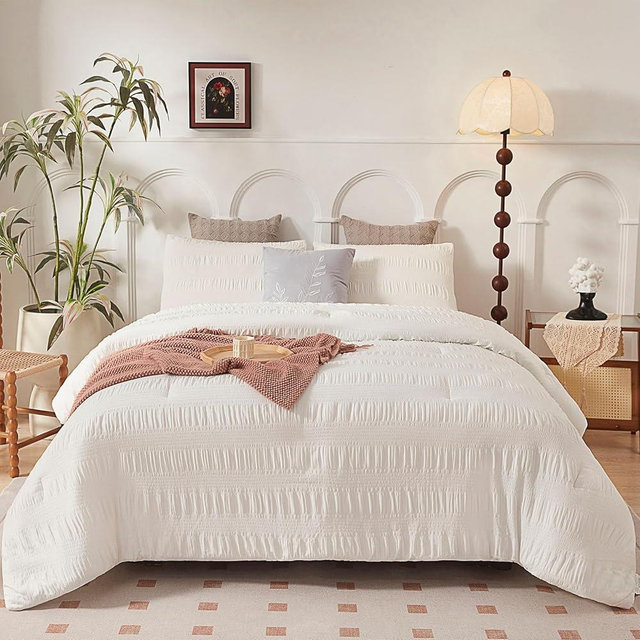 Catesgoo Queen Comforter Set Cream White, 3 Pieces Seersucker Bed Set, Soft & Warm Lightweight Bedding Comforter Sets for All Season, Bedding Sets with Comforter, 2 Pillowcases