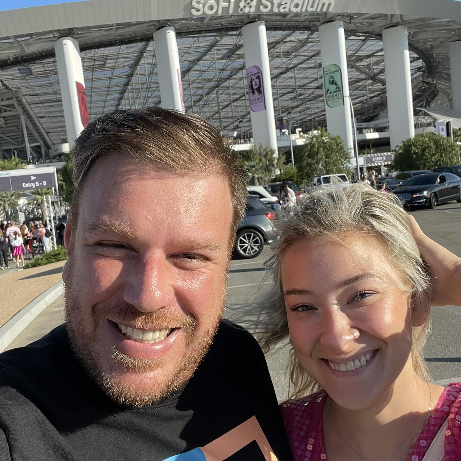 When Gloria had 1 ticket to Taylor Swift in LA, they flew out, Rafa dropped her off at the concert & they flew back the next day.
The "surprise song" that night was "You are in love" :)
August 2023