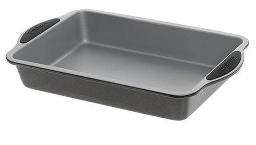 Cuisinart Easy Grip Bakeware 13-Inch by 9-Inch Cake Pan