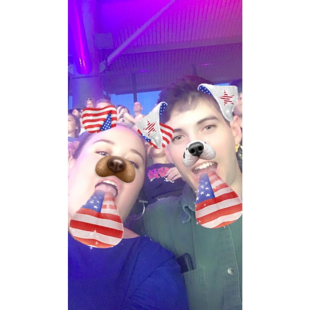 First 4th of July together, watching baseball and cheering the Atlanta Braves! - Primer 4 de Julio juntos, viendo baseball y apoyando a los Braves de Atlanta