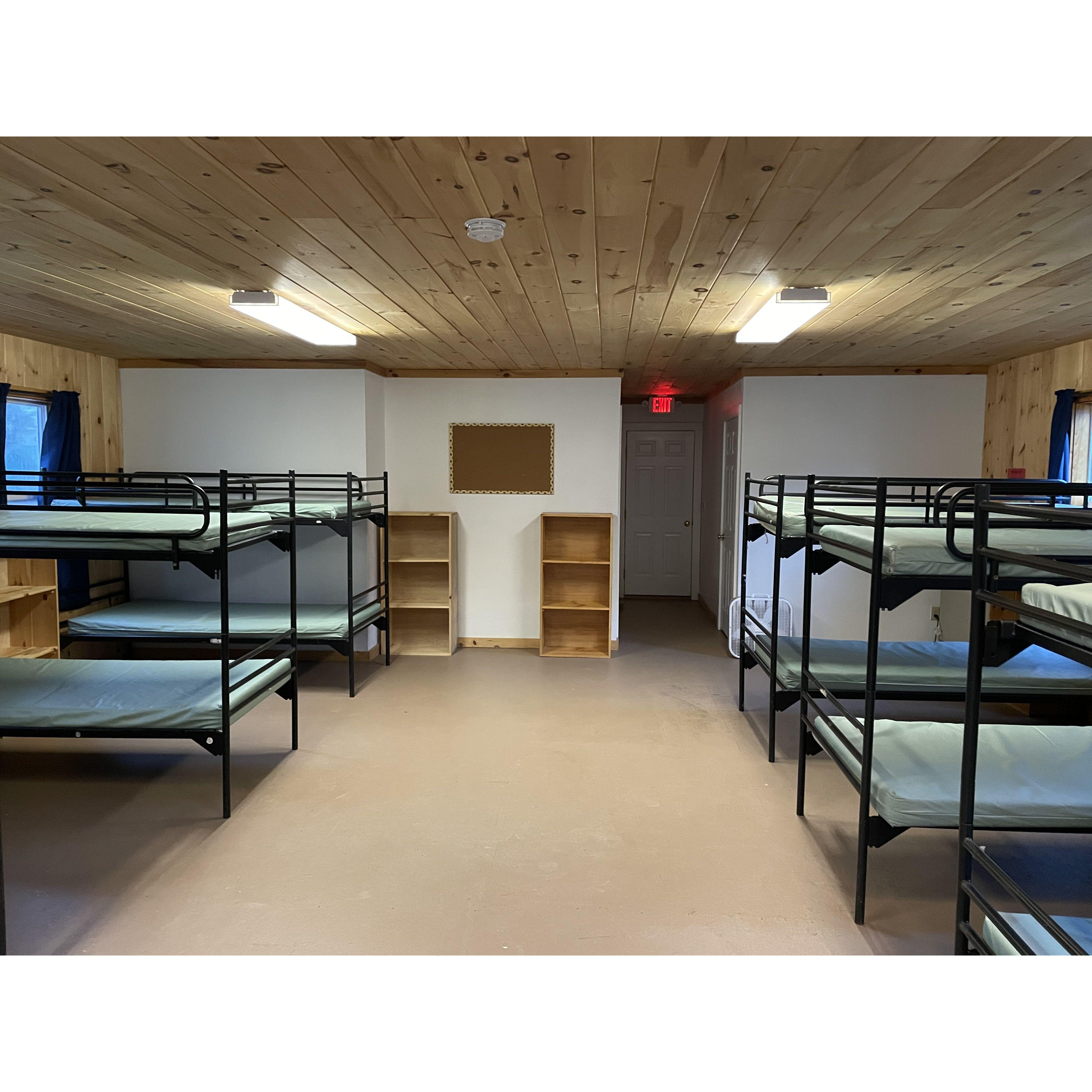 Multi-bed main cabin room