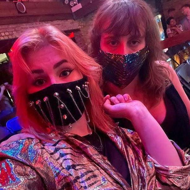 A night at Roscoe's! This is also the night that Lady Camden (Zoe/Jessa's fav drag queen) called Jessa "babe" and touched her knee.