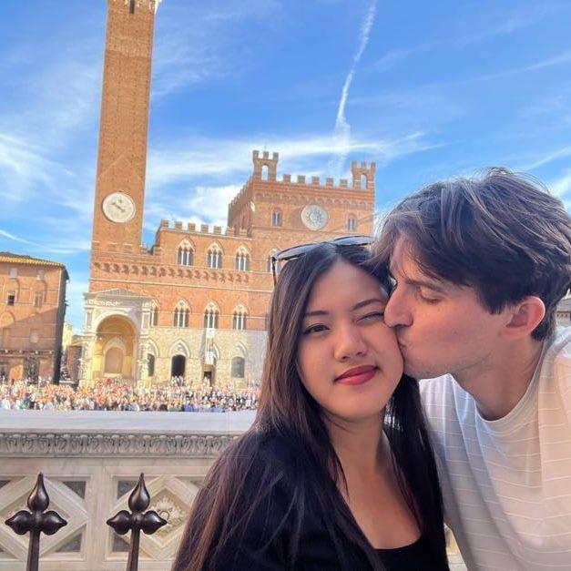 A little peck in the city of Sienna