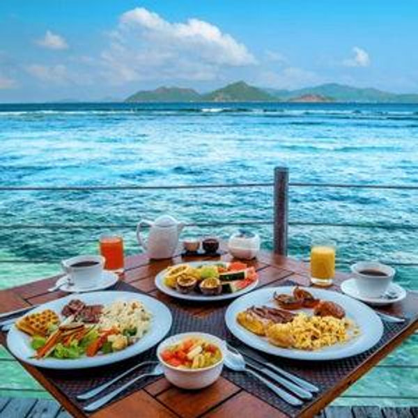 Brunch on the Beach - Hawaii