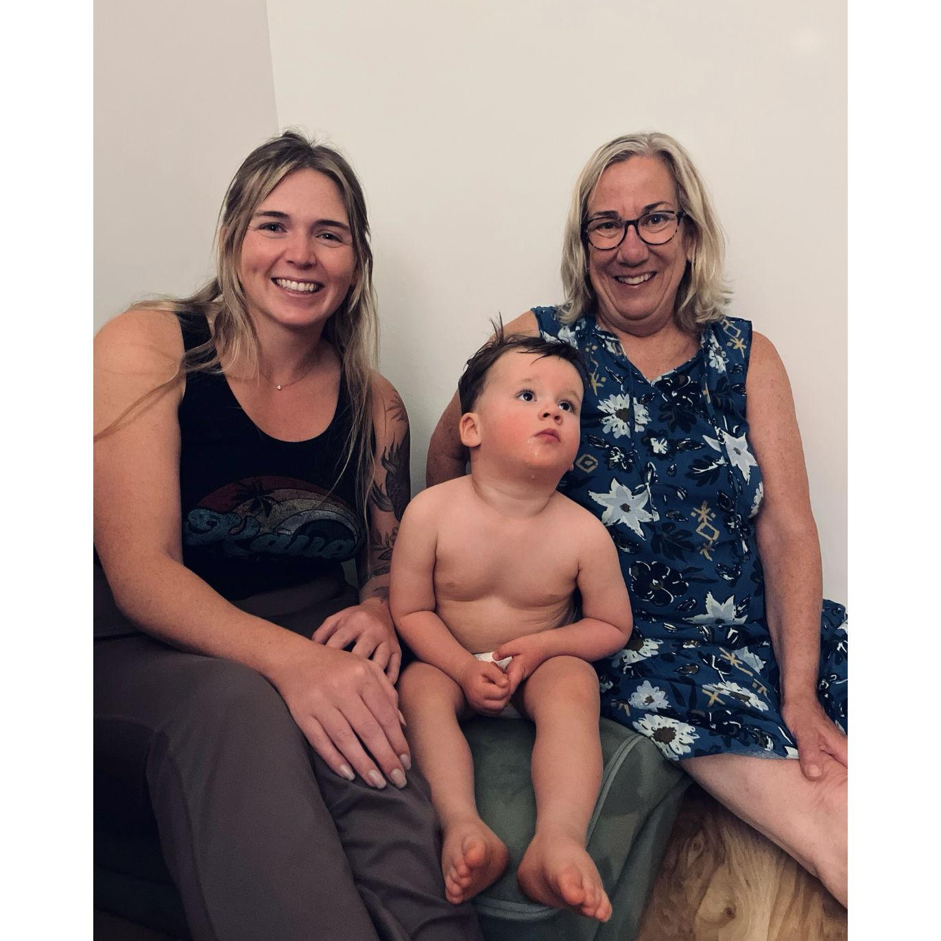 Bedtime puppet show with Fitzy boy, Grandma, & Chloe´