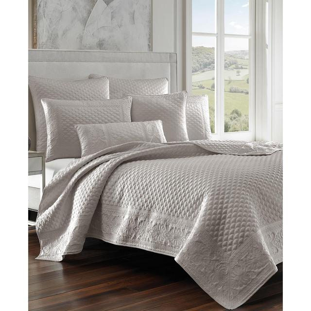J Queen New York Zilara Full/Queen Coverlet