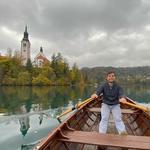 Rent a rowboat in Lake Bled