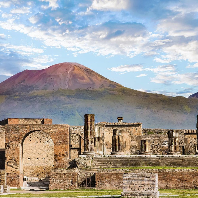 Honeymoon Pompeii & wine tour