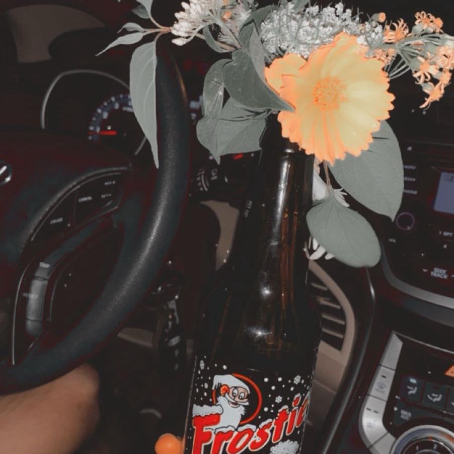 Kyle would often pick Sophia up with a bouquet of flowers. Sometimes, if he saw some pretty flowers on the side of the road, he was pulling over! This is one of many💐