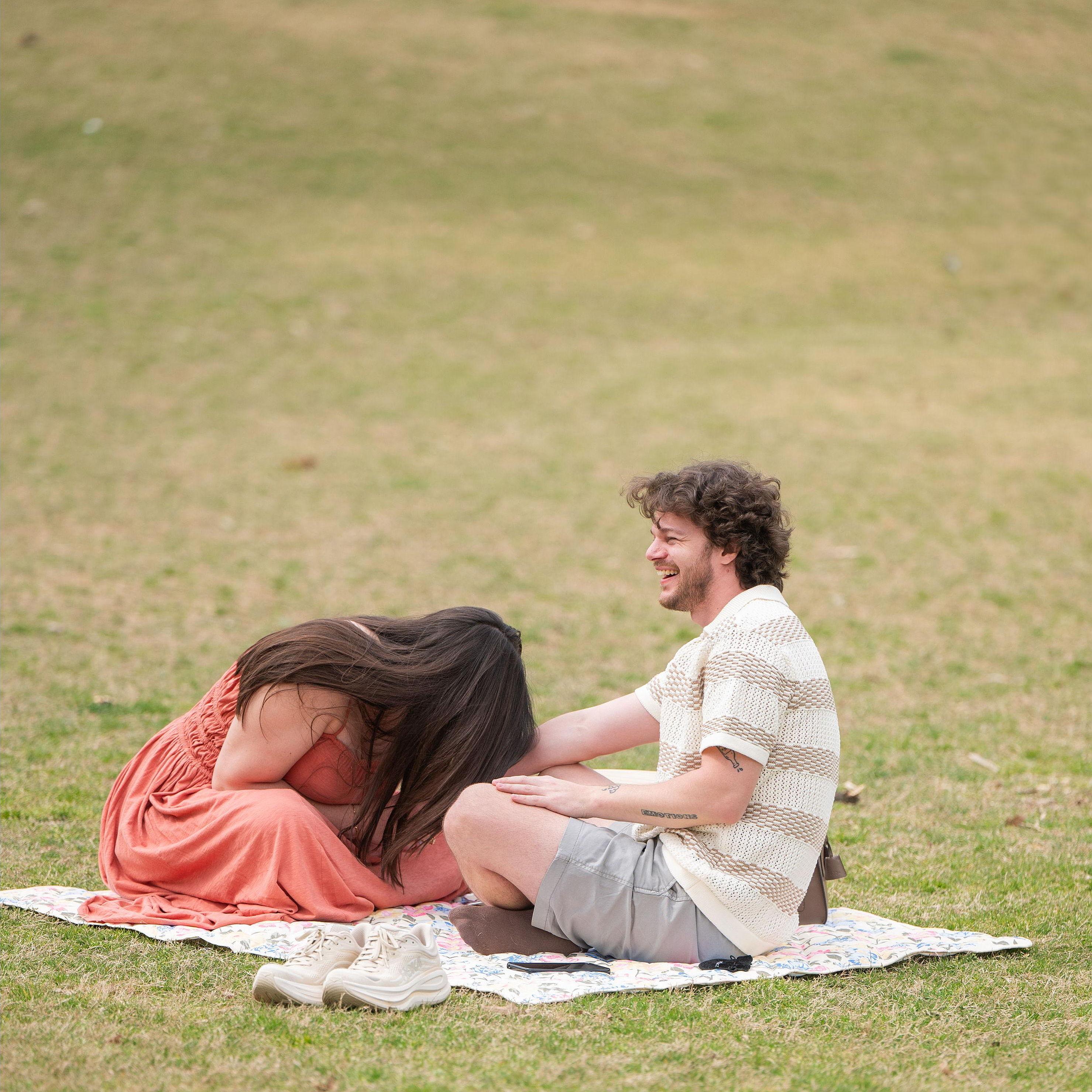 She finally spotted the very noticeable photographer (after he pointed her out)
