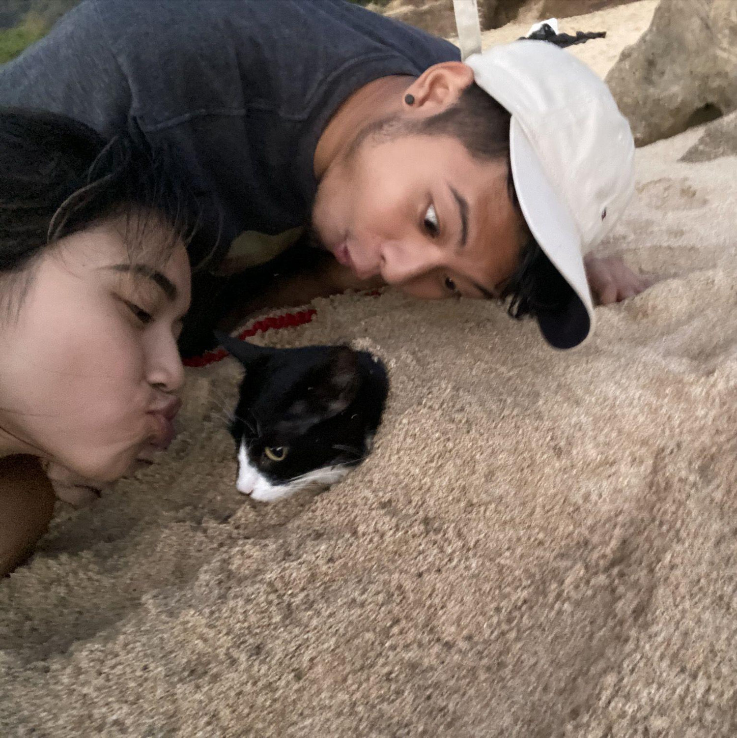 Makua Beach, Oahu, HI - Operation bury the cat