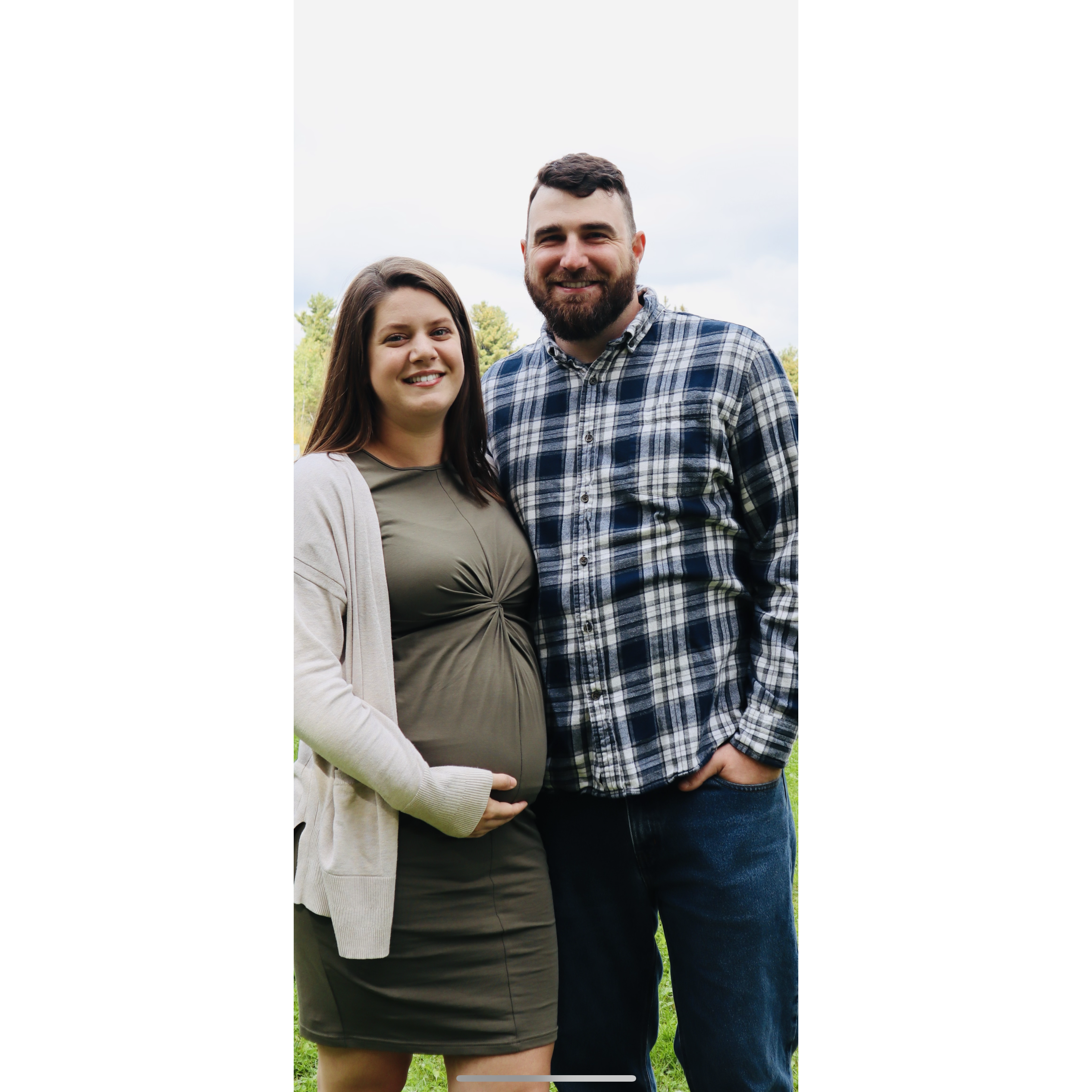 Maternity Pictures at Thatchers Park in October 2021