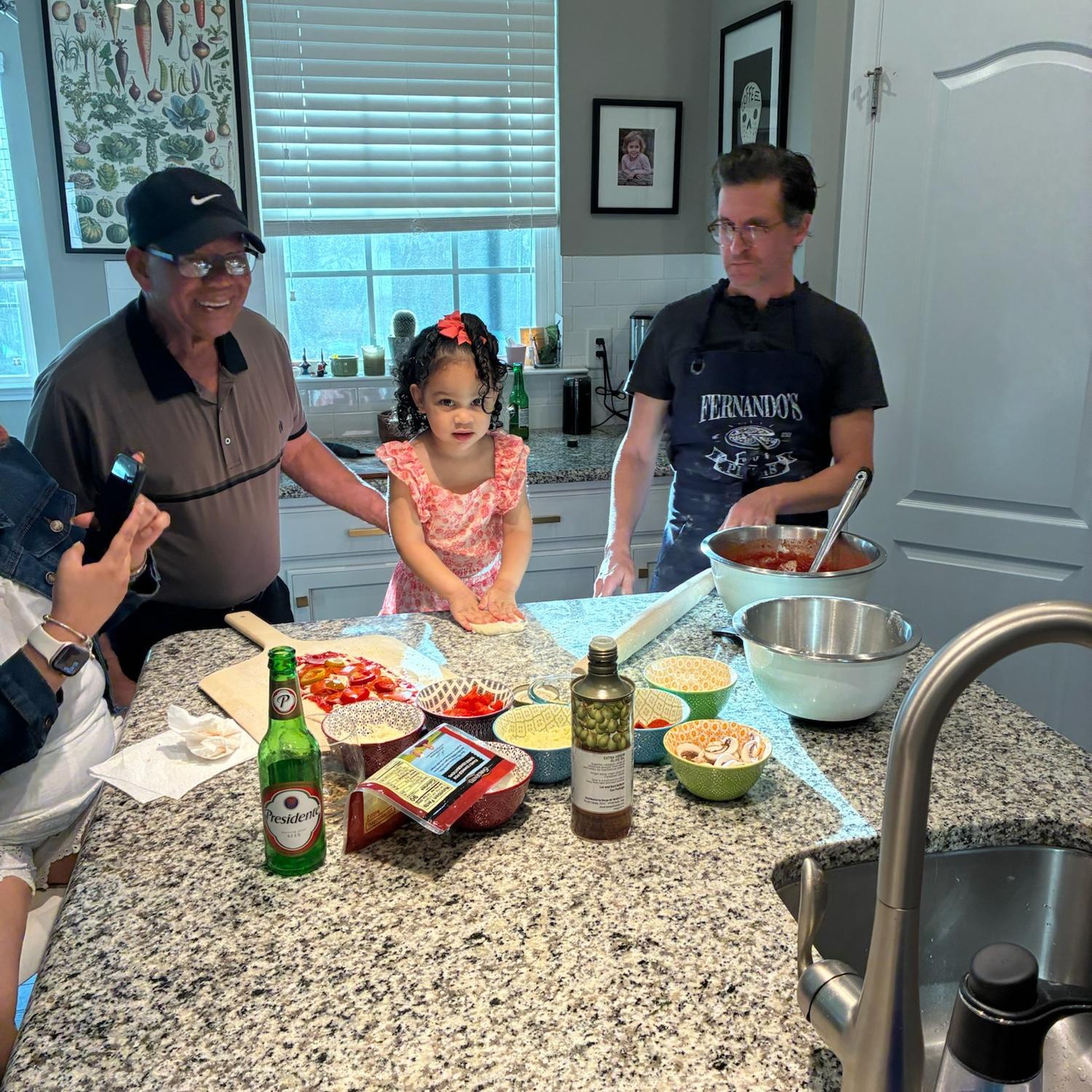 El Don and Fernando teaching Little Lady how to make pizza 🍕