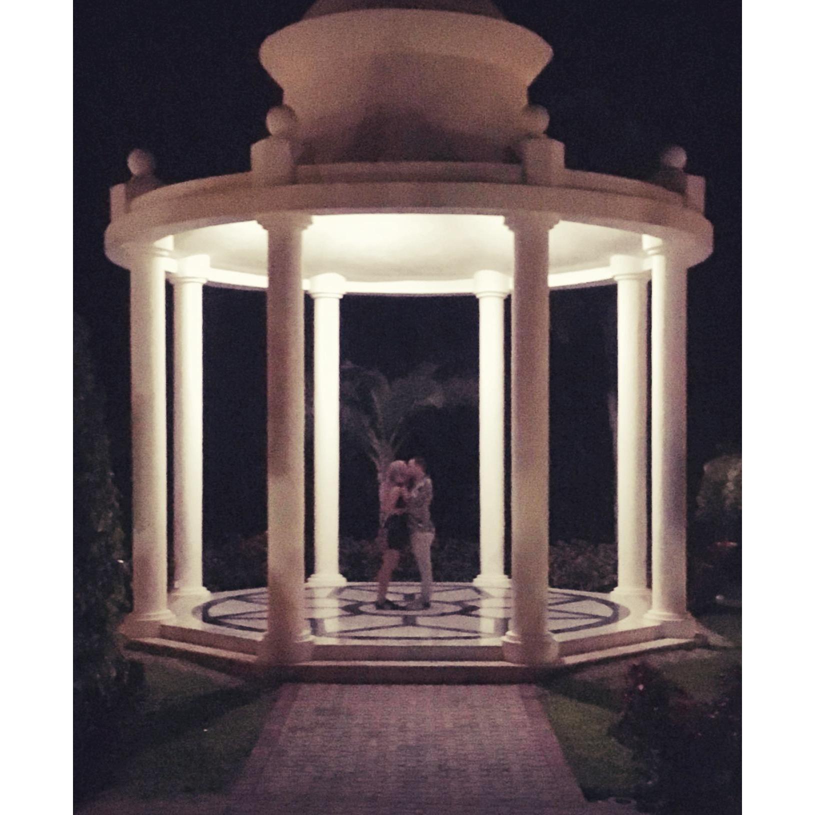 Shelby's dad snapped this pic during a romantic moment in Mexico