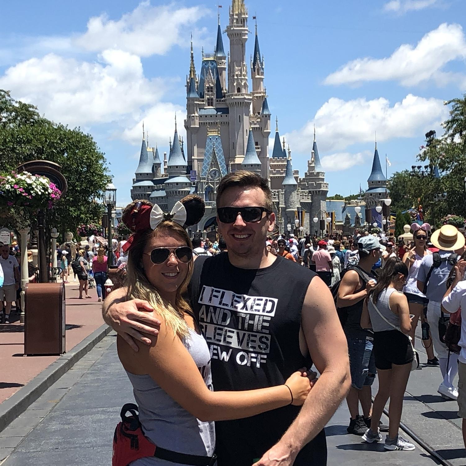On June 11, 2018, after spending the night playing games with friends, they decided to become a couple.