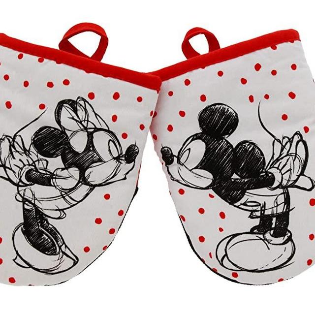 Disney Kitchen Neoprene Mini Oven Mitts, 2pk-Heat Resistant Oven Gloves with Premium Insulation Ideal for Handling Hot Kitchenware-Non-Slip Grip, Hanging Loop, 5.5 x 7 Inches-Mickey and Minnie Kissing