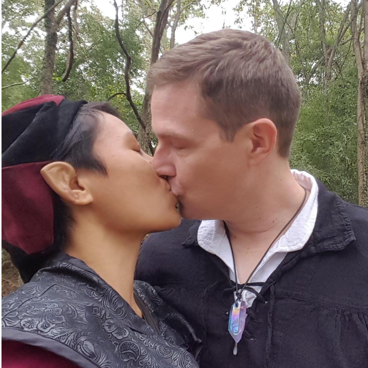 2018-11-11: The love story between two half-elves; one a bard, one an oracle.