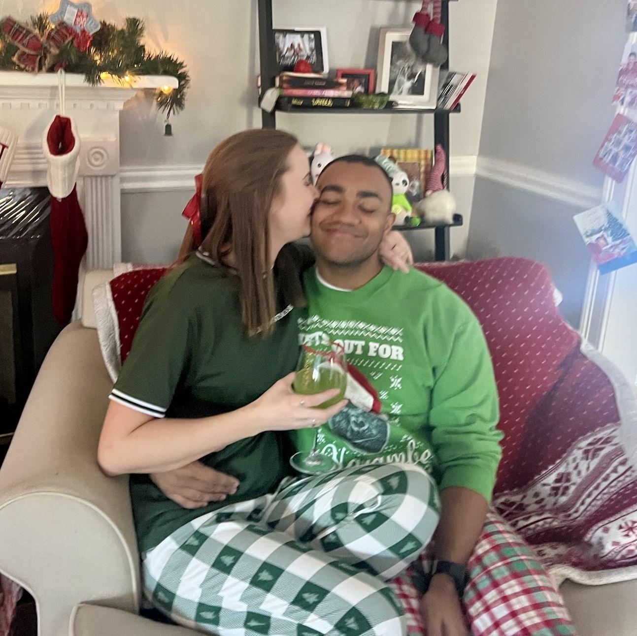 Our first Christmas with Grinchy Mimosas 🥂