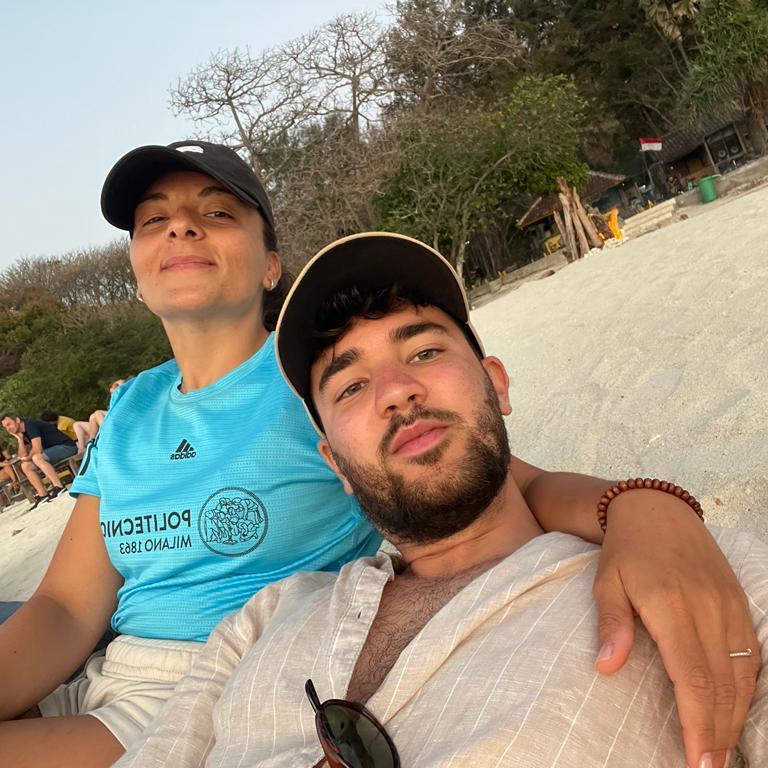Un tramonto super romantico sulla spiaggia di Bali ( 10 minuti prima eravamo caduti in motorino, guidava Gian)
