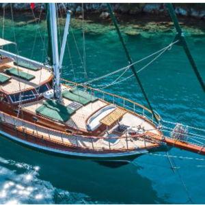 Gulet boat day tour for our honeymoon